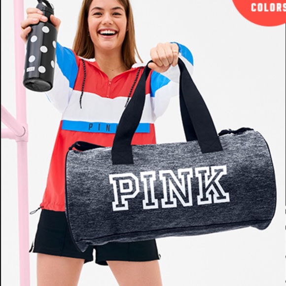 🦄LAST ONE🦄 New! 🌟 VS PINK DUFFLE & WATER BOTTLE - Picture 2 of 3